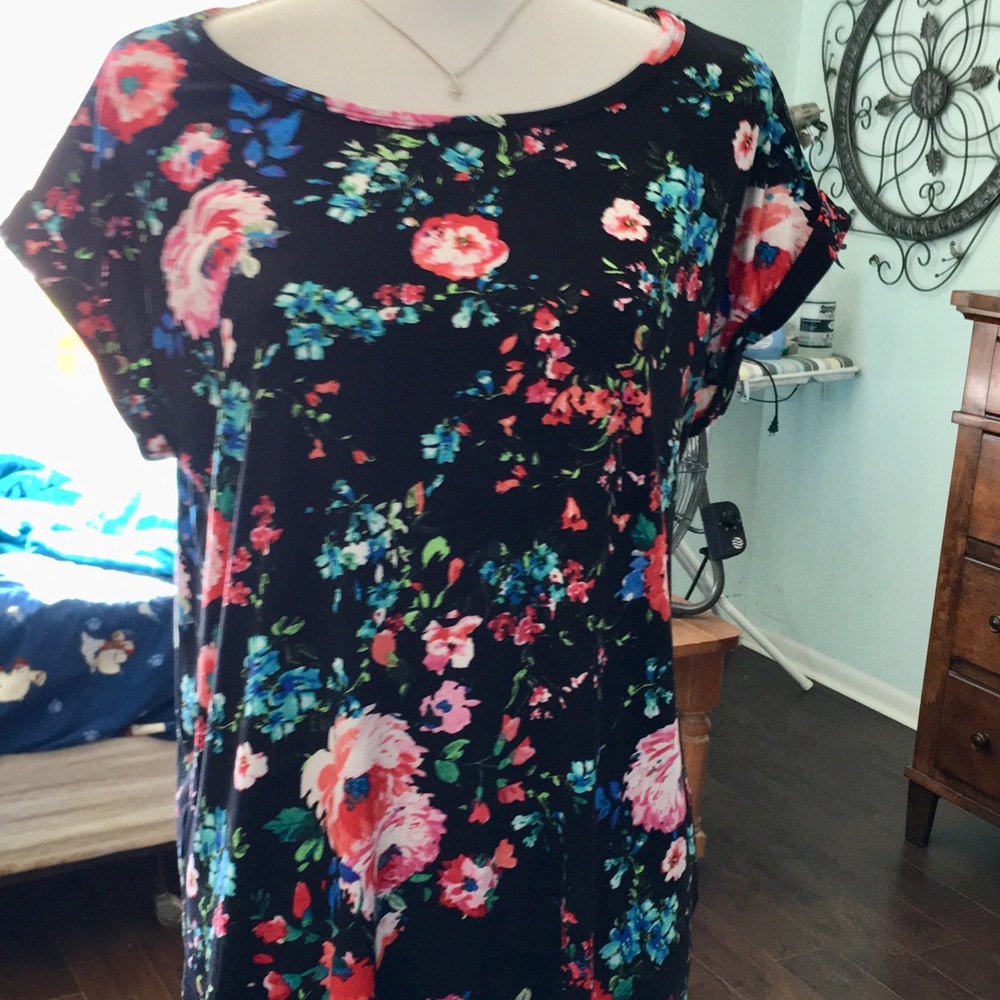 Cute top by Cool Melon. Size Large.  NWOT